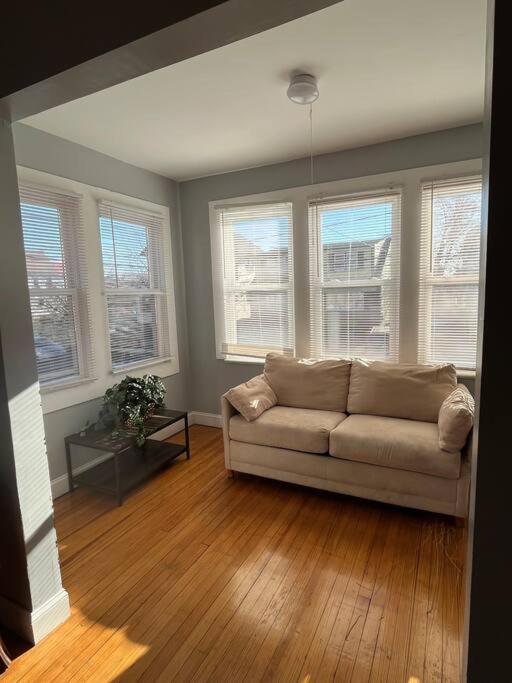Three Bed One Bath Apt 25 Mins To Nyc Belleville Kültér fotó
