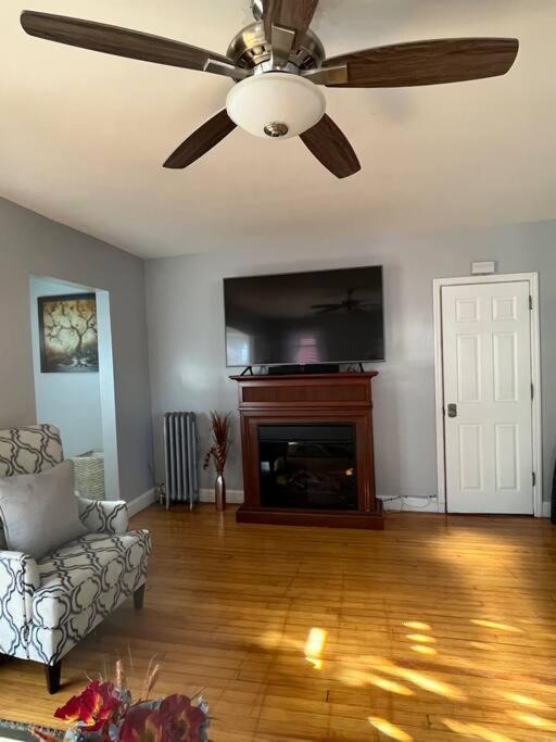 Three Bed One Bath Apt 25 Mins To Nyc Belleville Kültér fotó