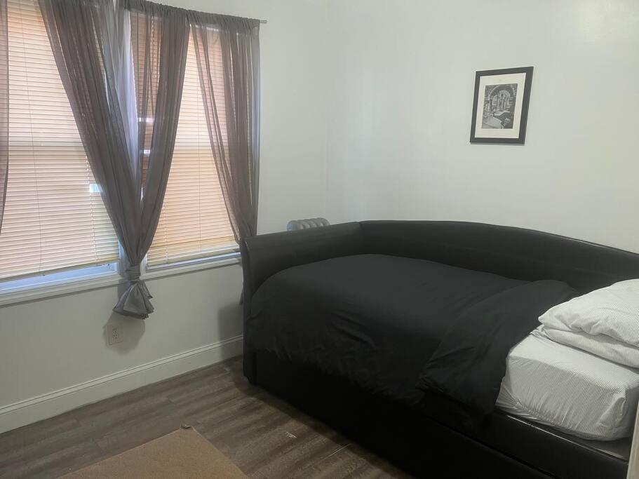 Three Bed One Bath Apt 25 Mins To Nyc Belleville Kültér fotó