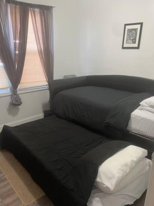 Three Bed One Bath Apt 25 Mins To Nyc Belleville Kültér fotó